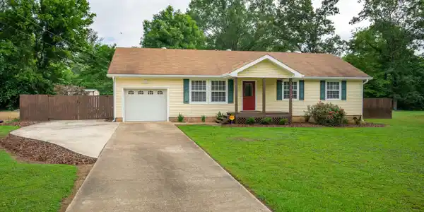 2021 Lakeside Ln