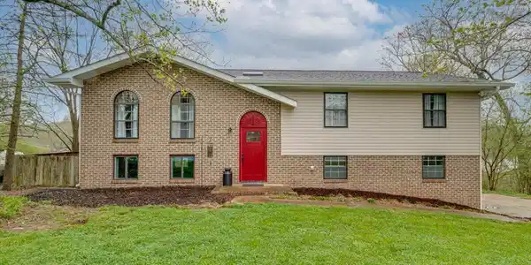 1833 Bay Hill Dr