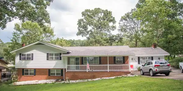 6538 Lakeshore Pkwy