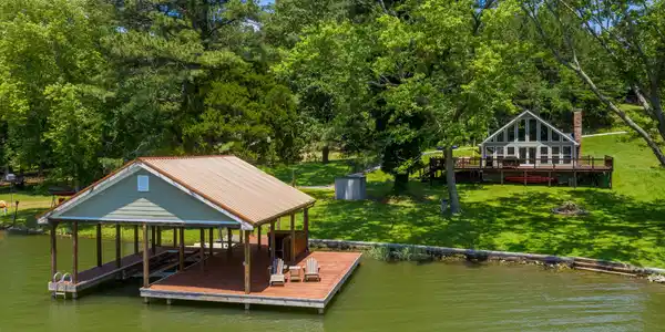 16224 Lakewood Dr
