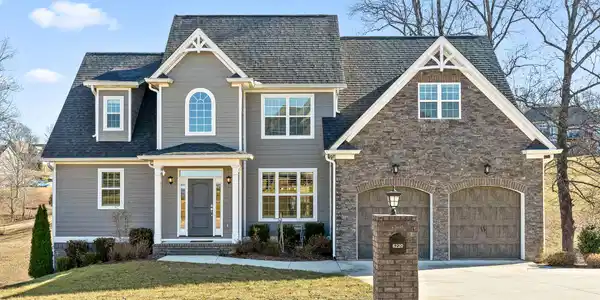 6220 Breezy Hollow Ln