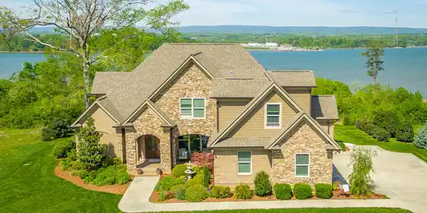 6237 Breezy Hollow Ln