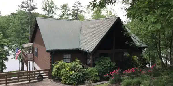 623 Pine Hollow Rd