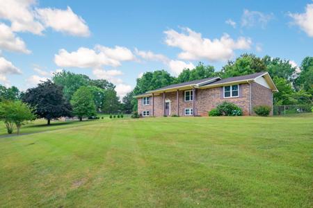 1910 Bay Hill Dr