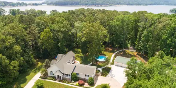 1901 Carolana Cir