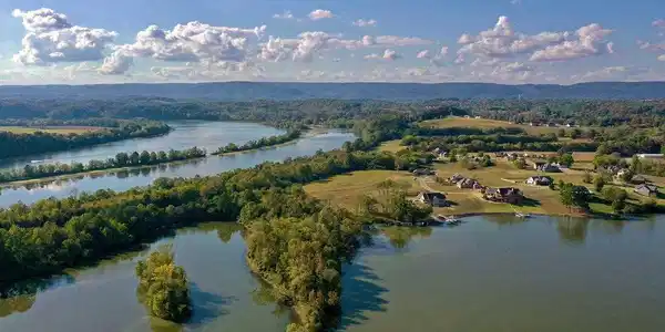 000 Riverbend Dr