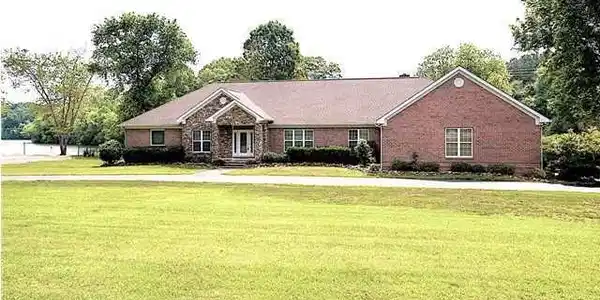 9038 Edgewater Rd