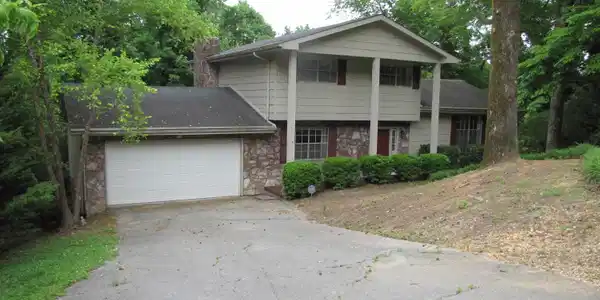 6104 Lottie Ln