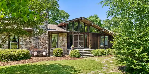 3529 Rhoda Ln
