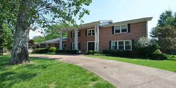 5700 Queen Aire Ln