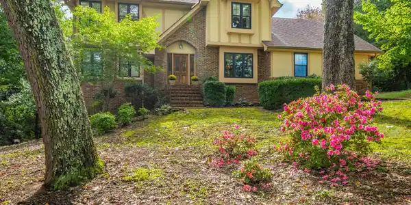 1911 Crystal Lake Ln