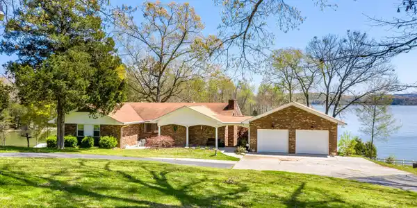 2326 N Shore Acres Rd