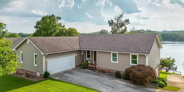 708 Riverbend Dr