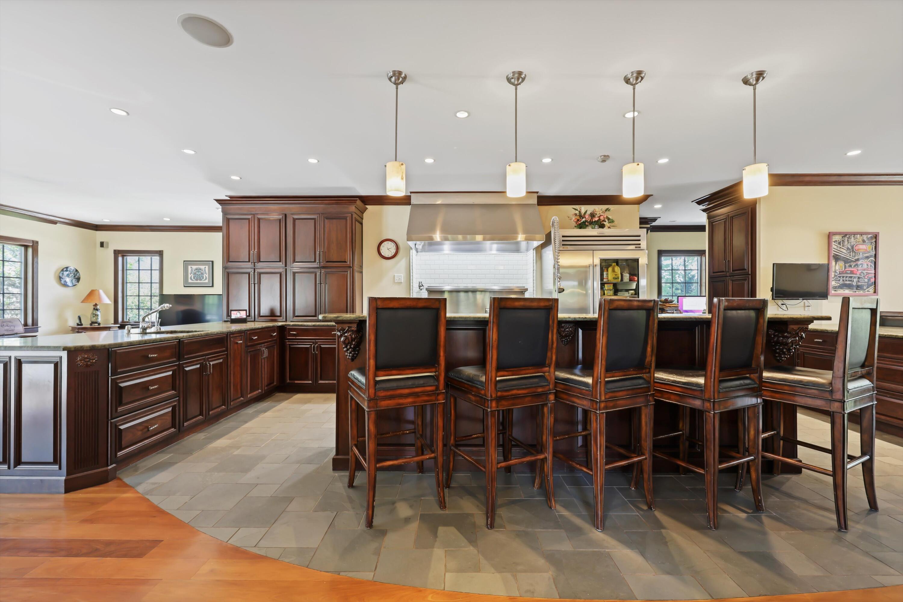 Image 1: 26-090A0376