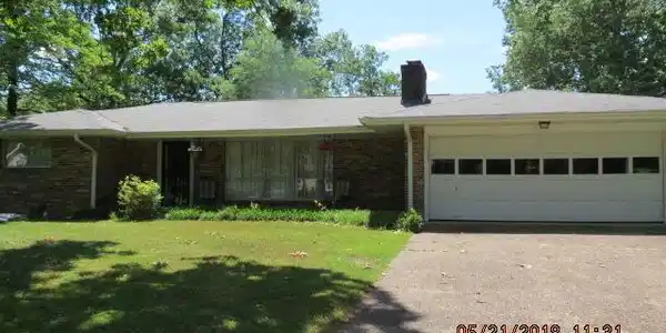 6526 Lakeshore Pkwy
