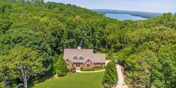 6817 Lake Hollow Dr