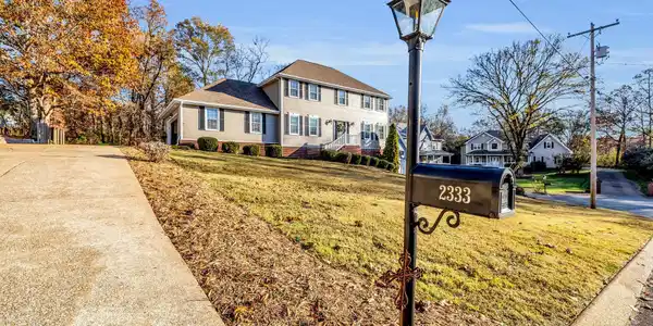 2333 Chimney Hills Dr