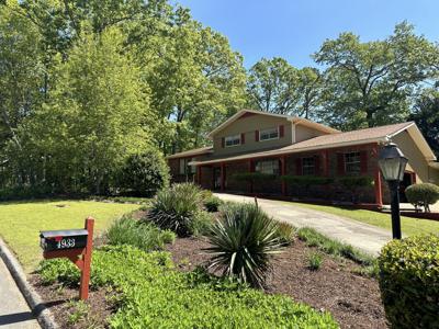 4933 Willow Lawn Dr