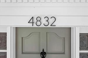 4832 Woodland Cir
