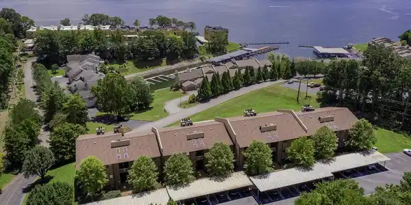 4319 Lakeshore Lane