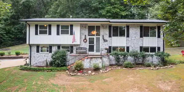 4837 Woodland Cir