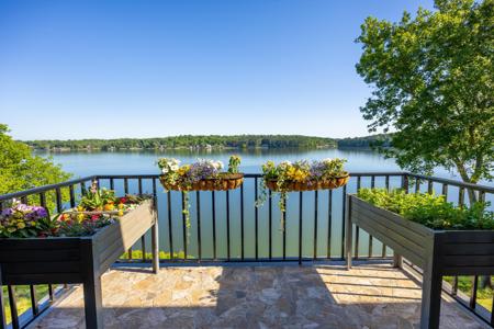 4312 Lakeshore Lane