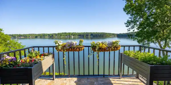 4312 Lakeshore Lane