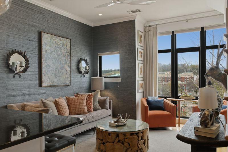 Image 2: 129 Walnut living room