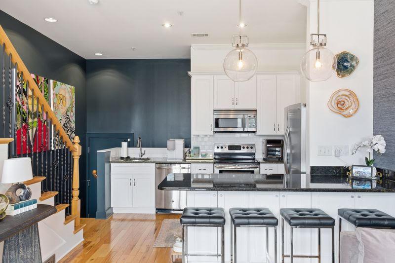 Image 4: 129 Walnut kitchen