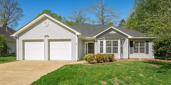 8239 W Lakeside Cir