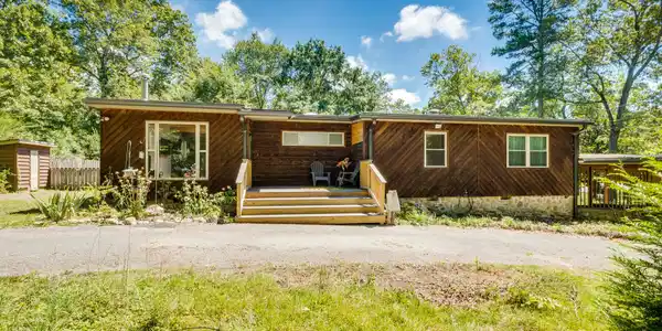 5910 Dogwood Dr