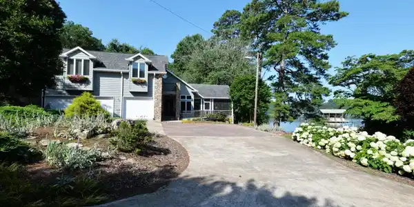 5720 Vincent Rd