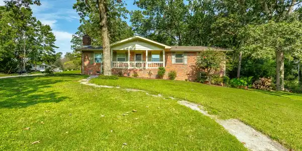 6521 Lakeshore Pkwy