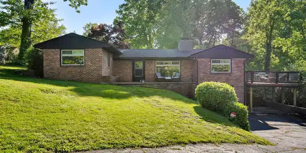 3502 Lake Vista Dr