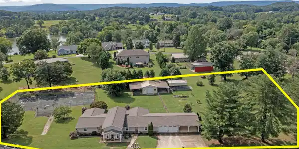 385 Housley Cir