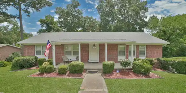 4826 Hillsdale Cir