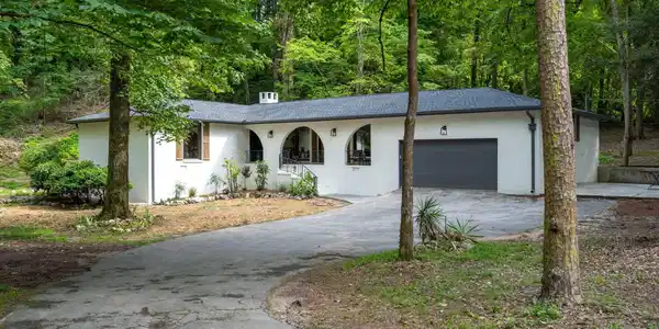 1910 Clematis Dr