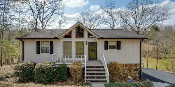 2502 Hunt Heights Drive