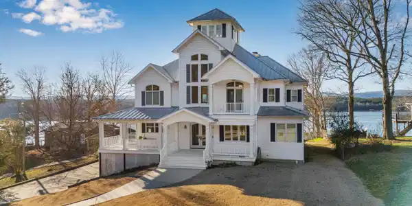 14302 Bluffview Drive