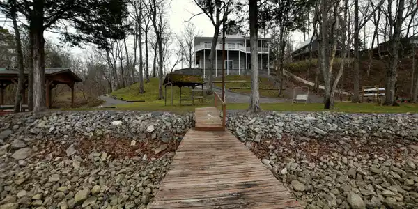 365 Russell Ln