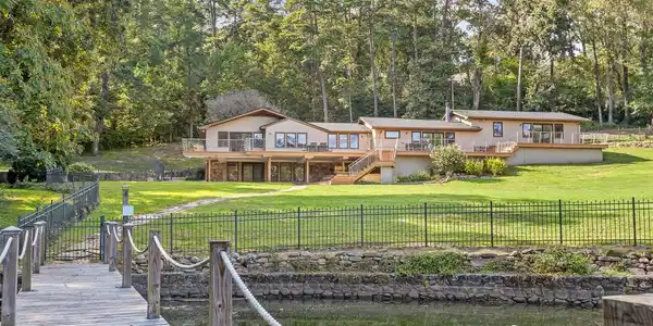 2120 Clematis Dr