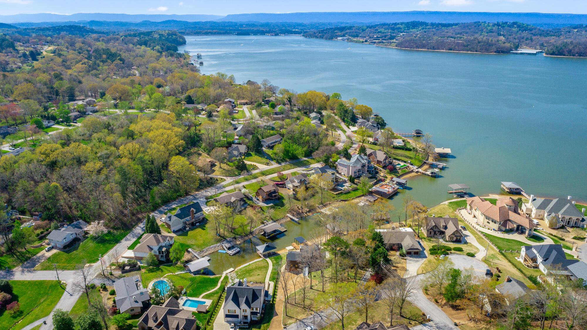 Image 2: 4910 Shoreline Drive HD-198