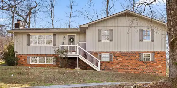 6105 Lottie Ln