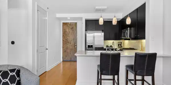Image 4: Breakfast Bar