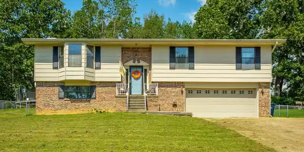 8925 Dalton Ln