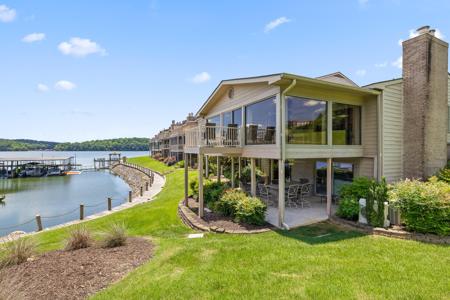 4168 Lakeshore Ln