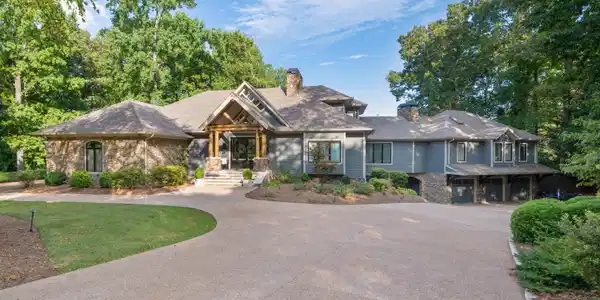6402 Dogwood Drive