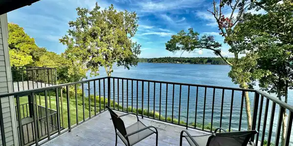 4320 Lakeshore Lane