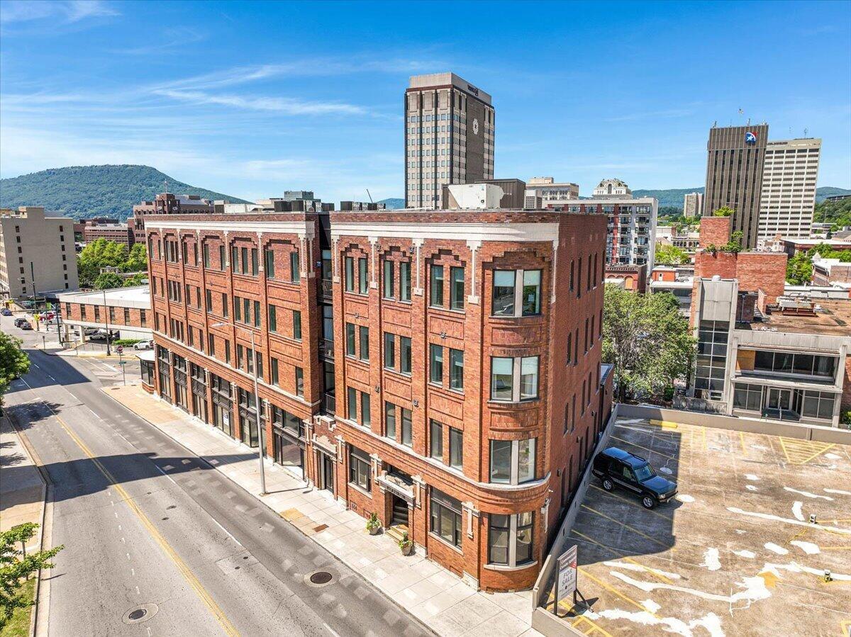 Image 1: 01-707 Georgia Ave - Pinnacle Tour - 01