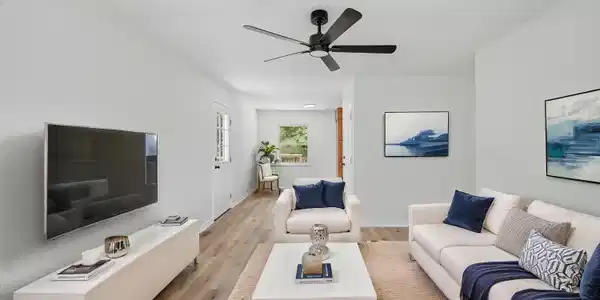 Image 3: 6_2387-glengerrie-dr-5 - Living Room - M